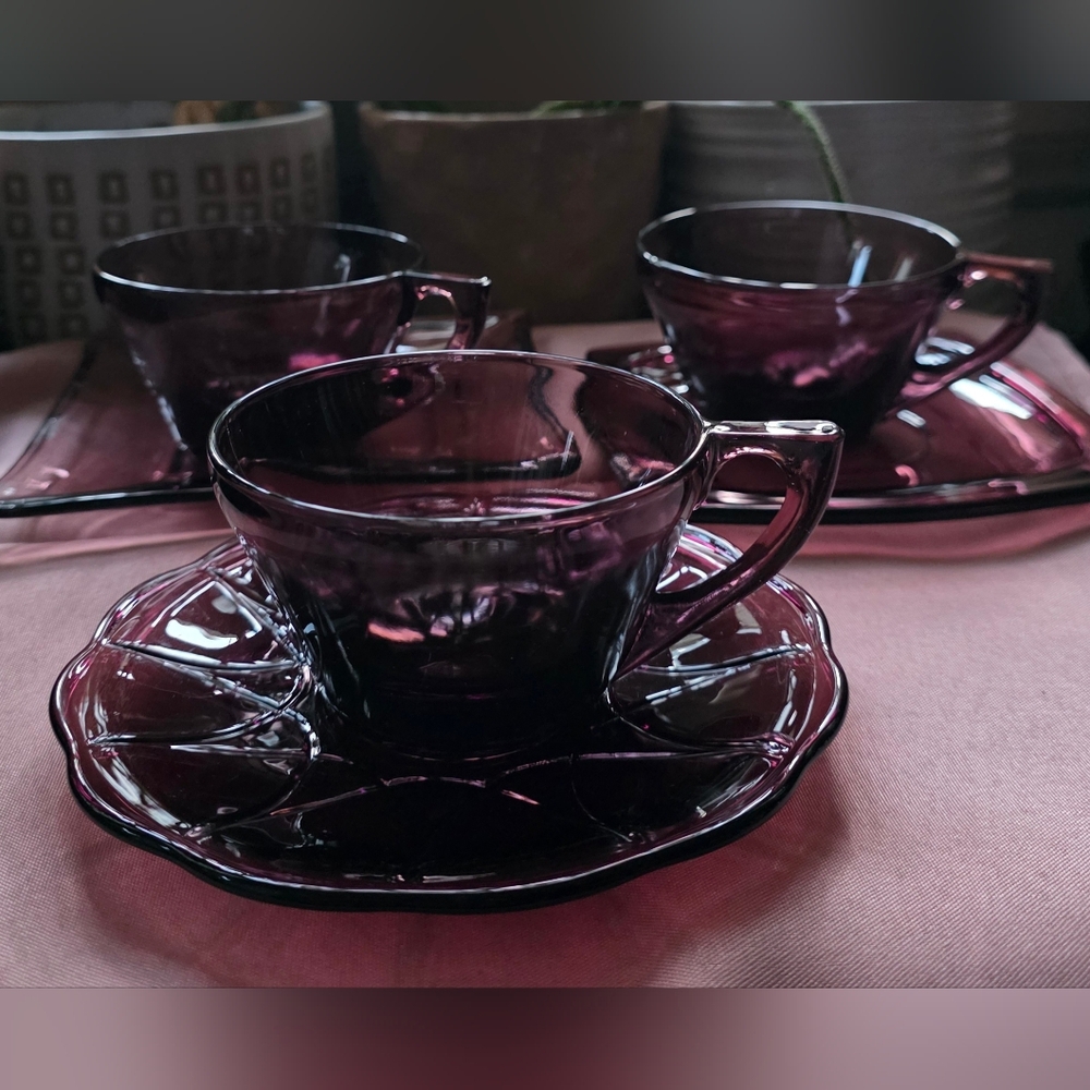 Mixed Lot Hazel Atlas Amethyst Glass Teacups & Saucer